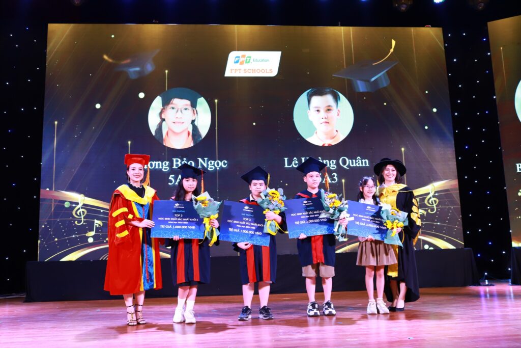 04 học sinh xuất sắc nhất khối 5 được vinh danh tại Lễ tốt nghiệp