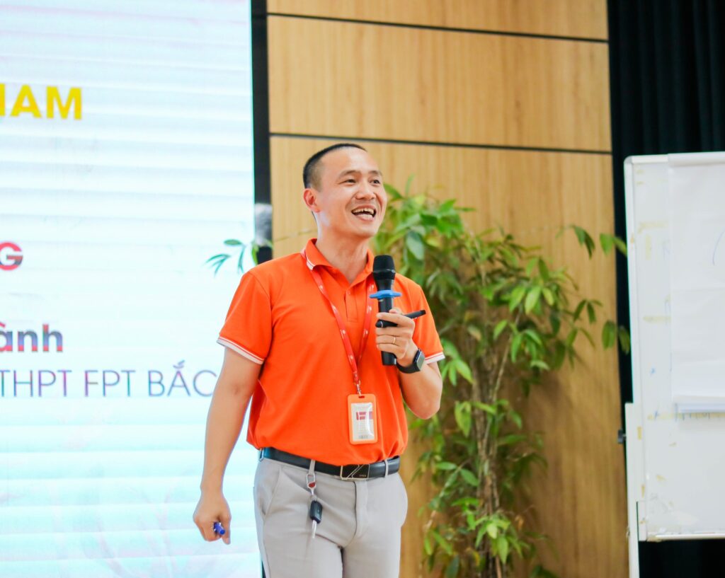 Thầy Trần Vũ Quang - Giám đốc điều hành FPT Schools Bắc Ninh chia sẻ tại buổi tập huấn