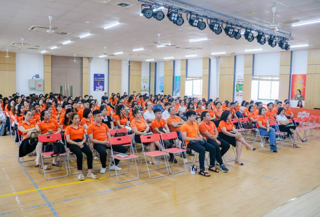 Gần 200 CBGV FPT Schools Cầu Giấy và Bắc Giang tham gia khoá đào tạo