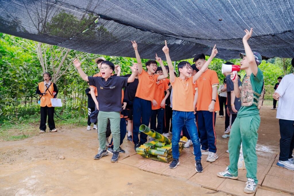 Học sinh FPT Cầu Giấy khối 6,7,8 hào hứng tham gia hoạt động tại Army Station