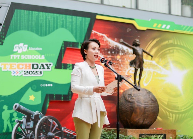 Bà Phạm Thị Khánh Ly, Phó Chủ tịch Hội đồng trường, Giám đốc điều hành trường TH&THCS FPT Cầu Giấy, phát biểu khai mạc chương trình