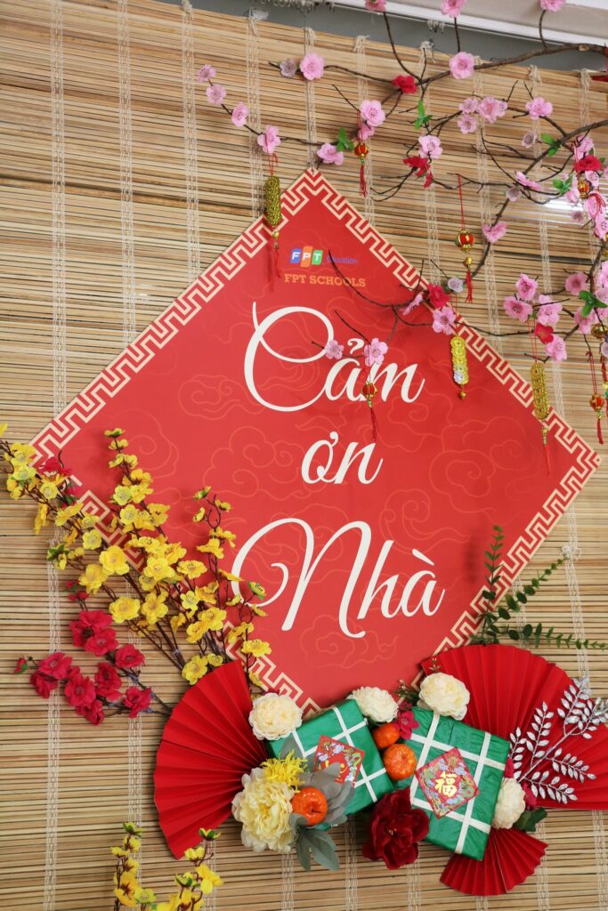 Chủ đề Tết Nhâm Dần năm nay FPT Schools lấy chủ đề là "Cám ơn nhà" - bởi sau tất cả những lo lắng, muộn phiền mái nhà luôn là nơi con người ta muốn trở về nhất