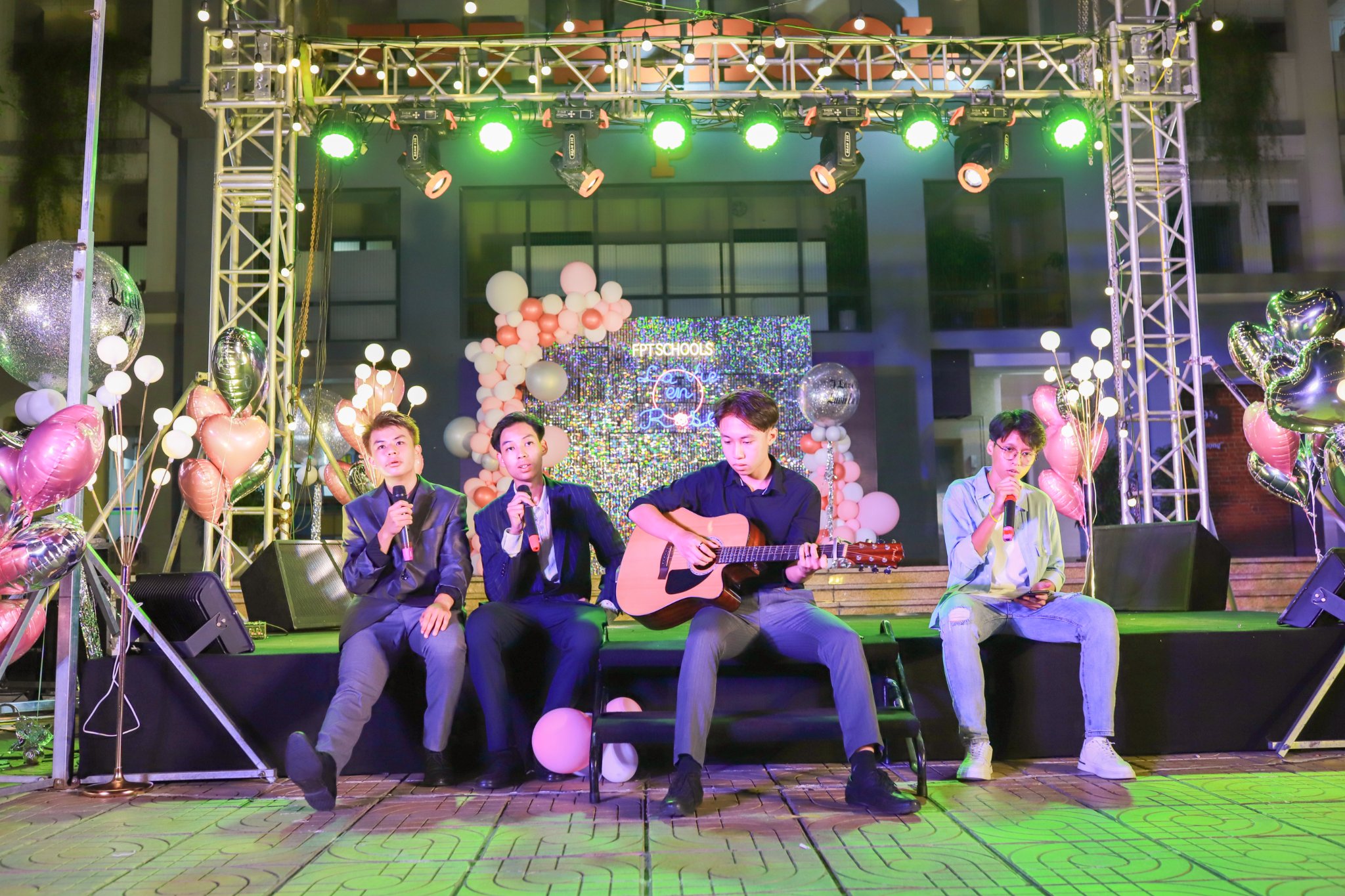 FPTers khối 9 cháy hết mình trong Prom night "La Vie En Rose" 22