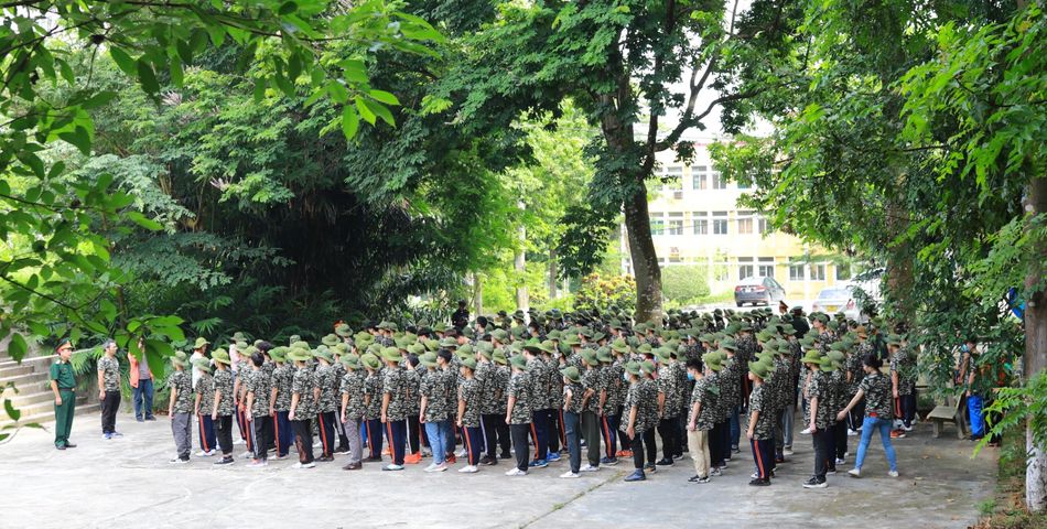 Học sinh khối 6 và 9 FPT Schools tham gia rèn luyện tập trung theo chế độ quân ngũ đầu năm học mới 2022-2023