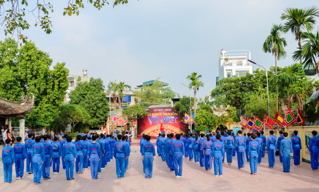 Buổi Lễ diễn ra tại đình Hữu Bằng (Thạch Thất, Hà Nội) - nguyên quán của cố Võ sư Sáng tổ Nguyễn Lộc