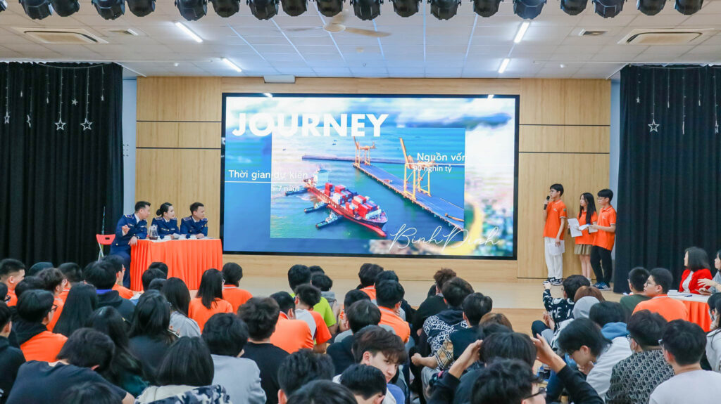 Học sinh khối 9 bàn về "Tiềm năng và thách thức của kinh tế biển"