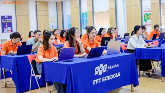 Các thầy cô FPT Schools Cầu Giấy tham gia buổi tập huấn