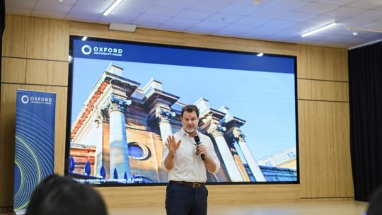 Ông Christopher Sheen tập huấn cho đội ngũ giáo viên FPT Schools về Project-Based Learning