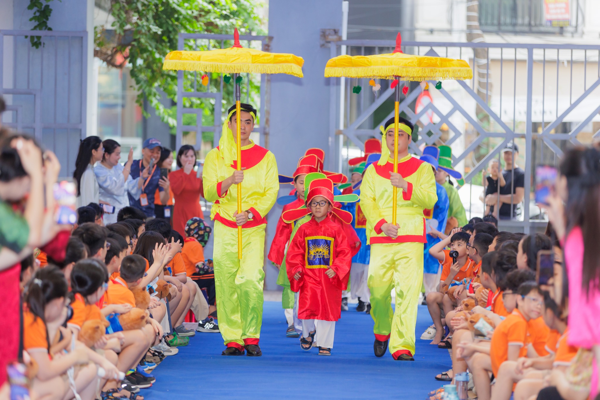 Bế giảng năm học 2024 - 2025: Một hành trình đáng nhớ 19 Lễ rước Trạng Nguyên - Bảng Nhãn - Thám Hoa.