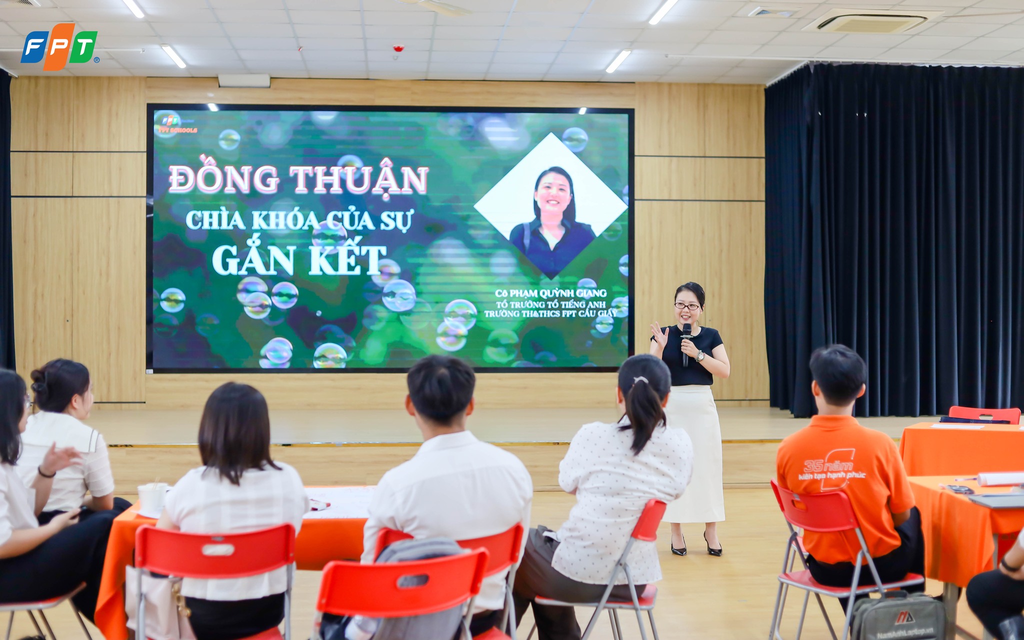 Giữ lửa, giữ lớp, giữ lòng an yên – Hành trang tinh thần cho giáo viên chủ nhiệm THCS FPT Schools 3 Cô Phạm Quỳnh Giang nhấn mạnh tầm quan trọng của sự đồng thuận và phối hợp giữa giáo viên trong việc giữ vững tập thể lớp.