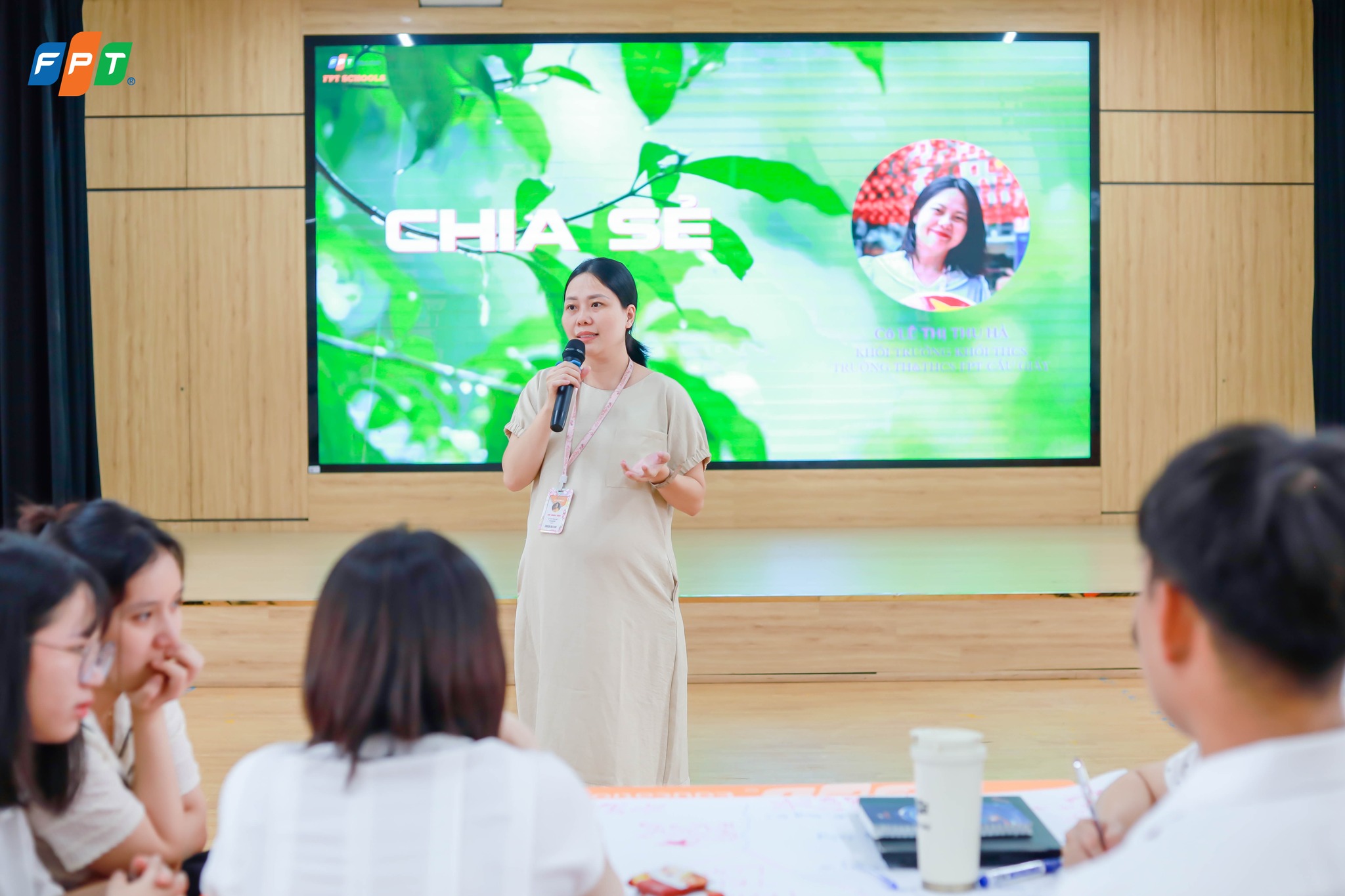 Giữ lửa, giữ lớp, giữ lòng an yên – Hành trang tinh thần cho giáo viên chủ nhiệm THCS FPT Schools 4 Cô Lê Thị Thu Hà chia sẻ các định hướng đổi mới trong công tác chủ nhiệm năm học 2025–2026.