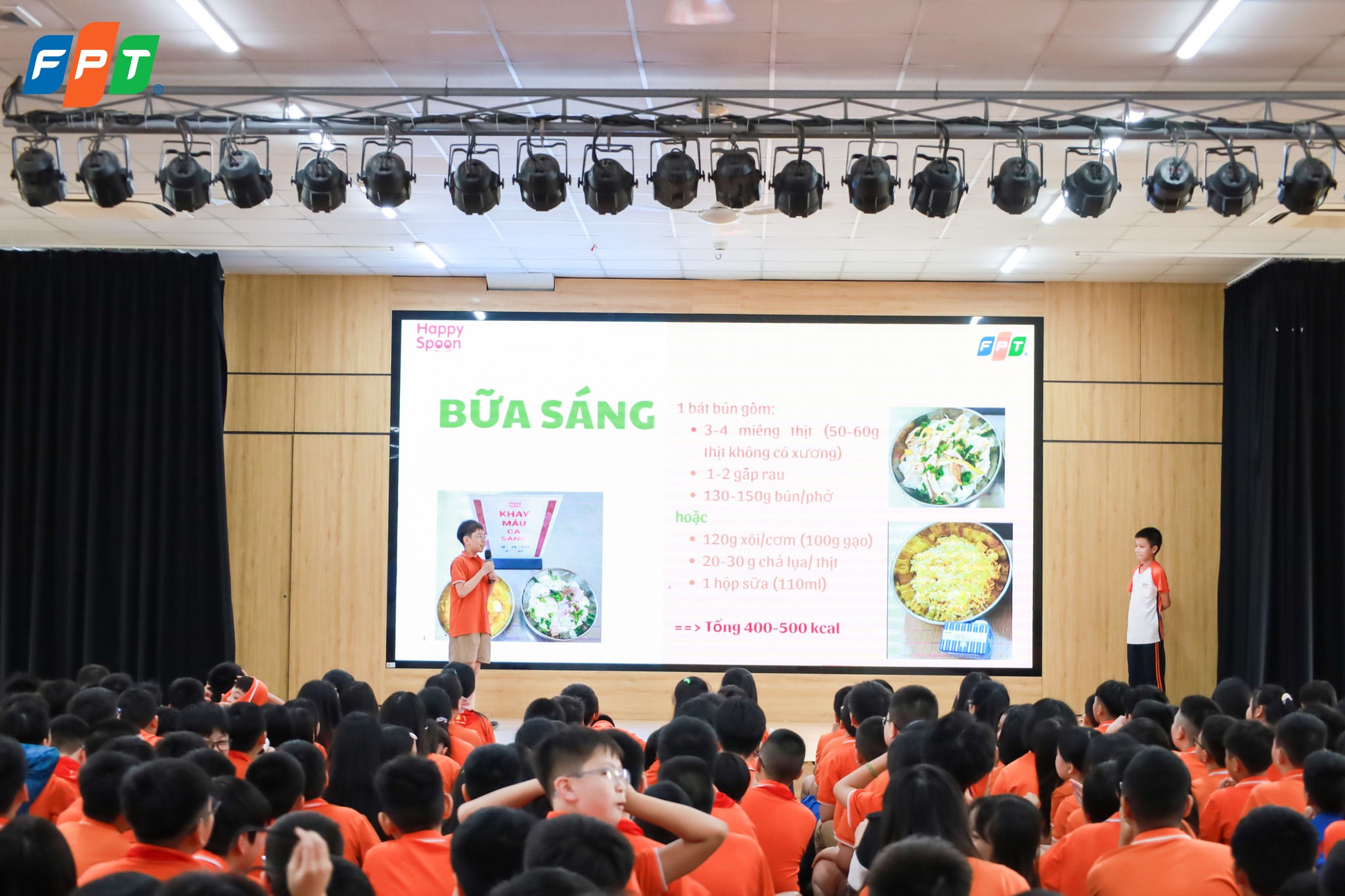 Tuyên truyền Dinh dưỡng và An toàn thực phẩm khối THCS 3 Các bạn học sinh tham gia chia sẻ câu chuyện chế độ dinh dưỡng của bản thân