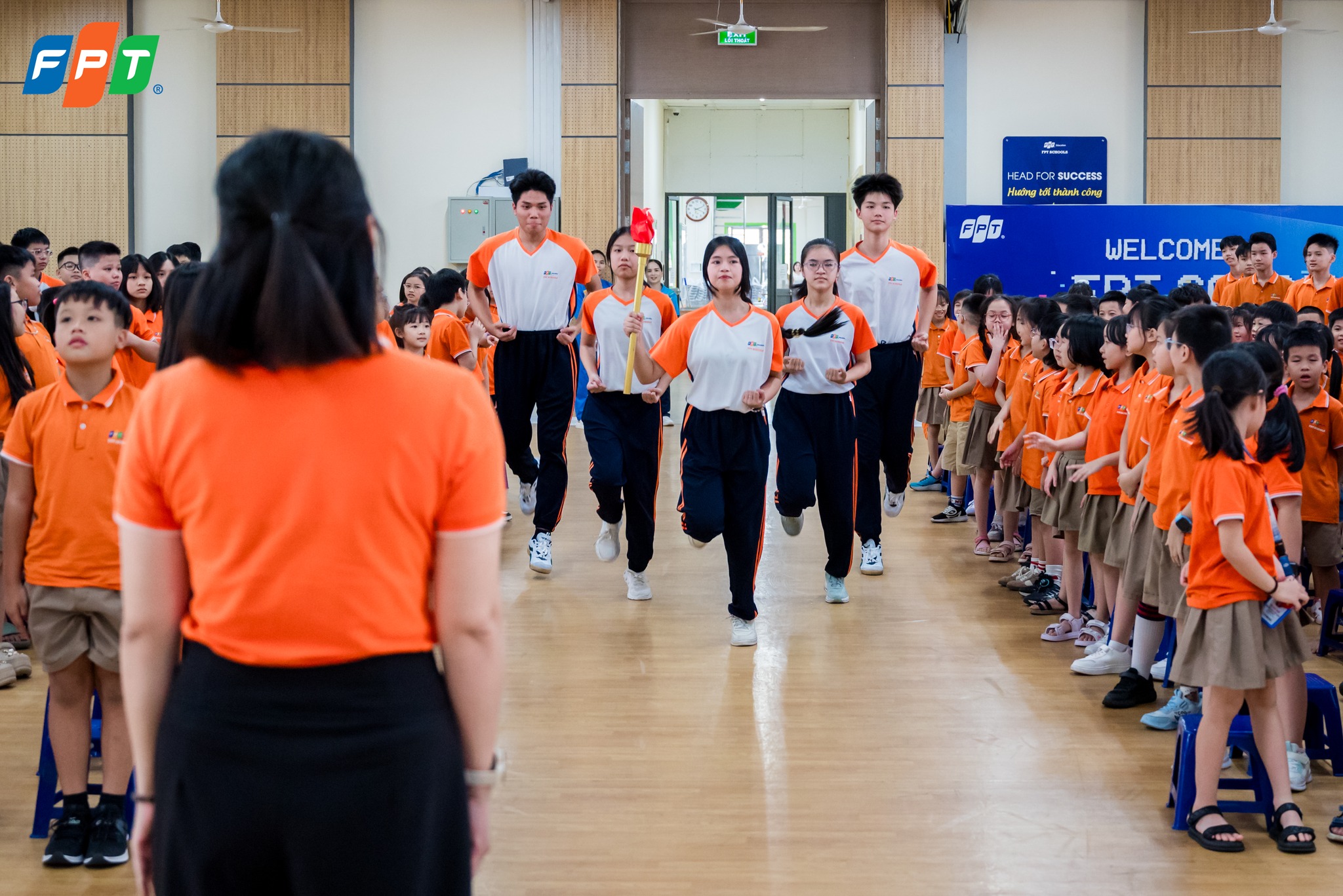 Khai mạc Hội thao Beyond Litmits - Vượt mọi giới hạn 4 Nghi lễ rước đuốc - chính thức bắt đầu hội thao.