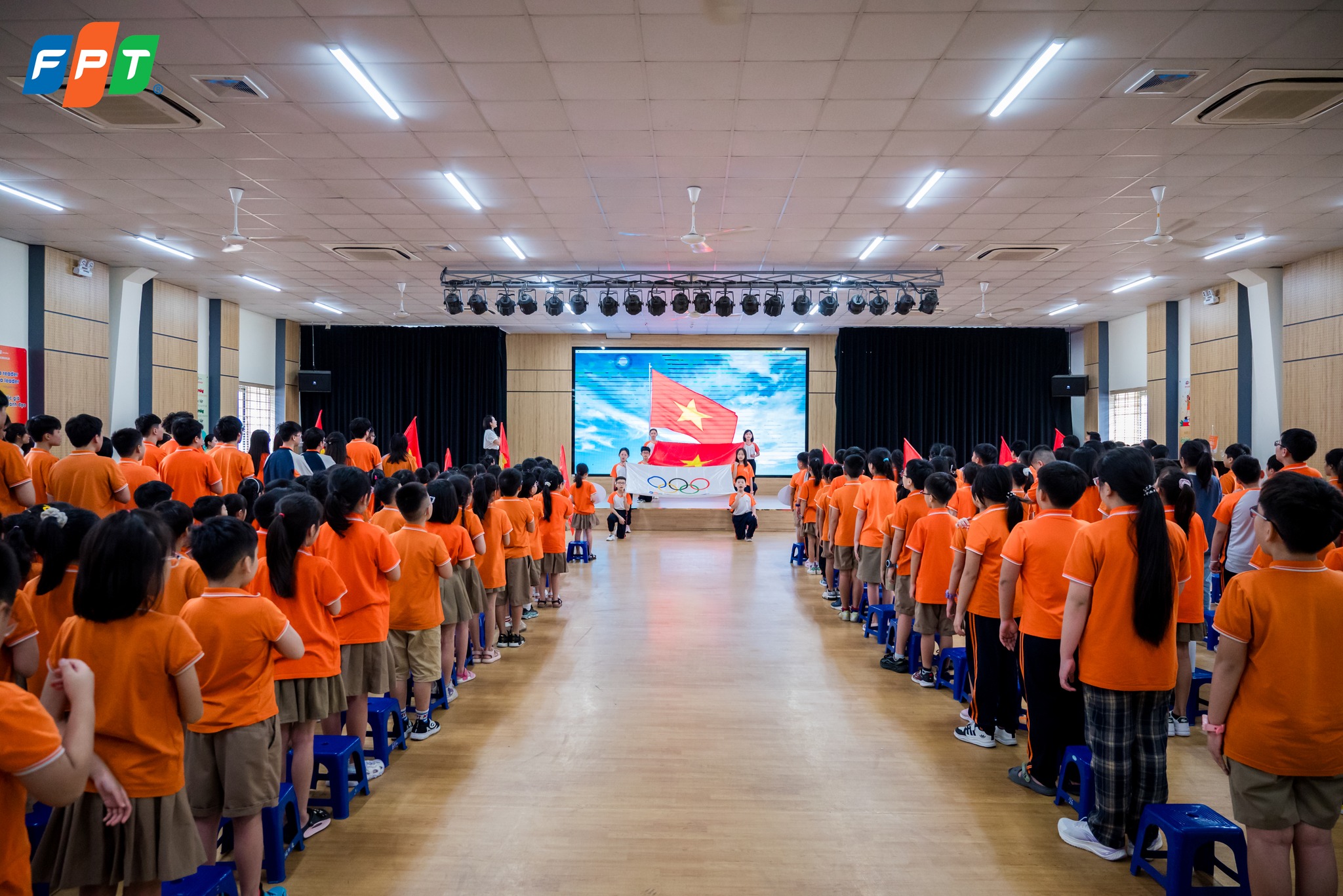 Khai mạc Hội thao Beyond Litmits - Vượt mọi giới hạn 1 Lễ chào cờ trang nghiêm tại hội trường