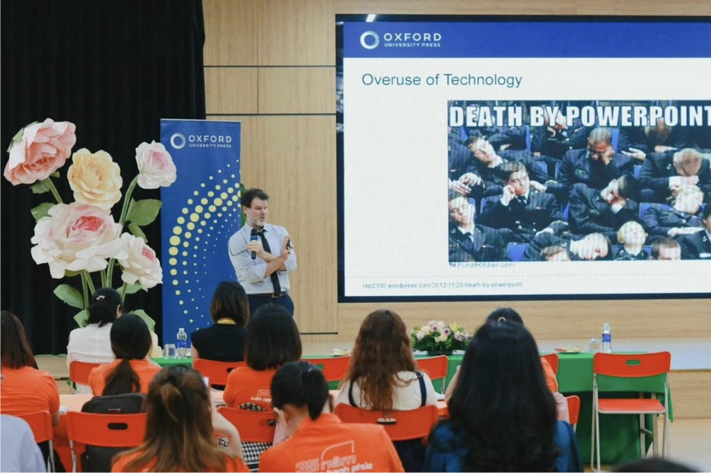 FPT Schools là đối tác giáo dục tiên phong của NXB Đại học Oxford 4 Đại diện Oxford University Press đào tạo giáo viên tiếng Anh tại FPT Schools (Ảnh: FPT).