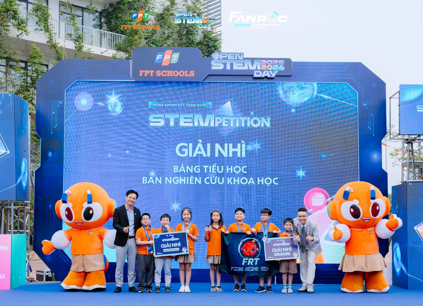 Học sinh FPT School Cầu Giấy đạt 5 giải thưởng lớn tại Open STEM Day 2025 - 2026 9 FPT School Cau Giay Ngay hoi Open STEM Day