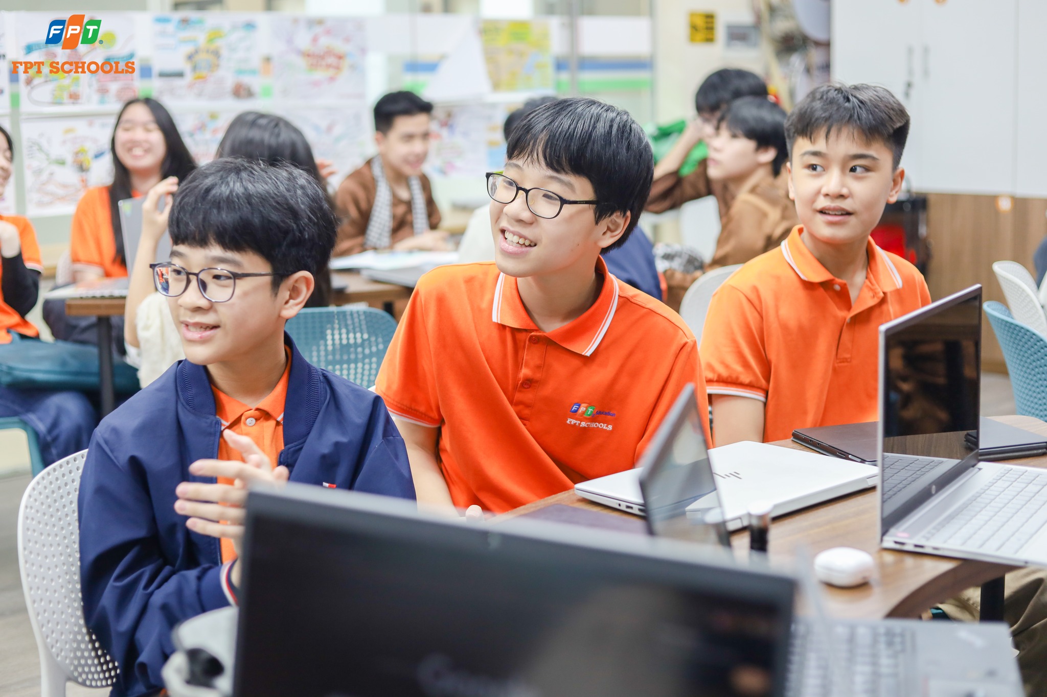 FPTers diện áo dài, mang trà Việt, cỗ Tết giới thiệu với bạn bè xứ Phù Tang 9 FPT School Cau Giay Giao luu van hoa Viet Nam Nhat Ban 9