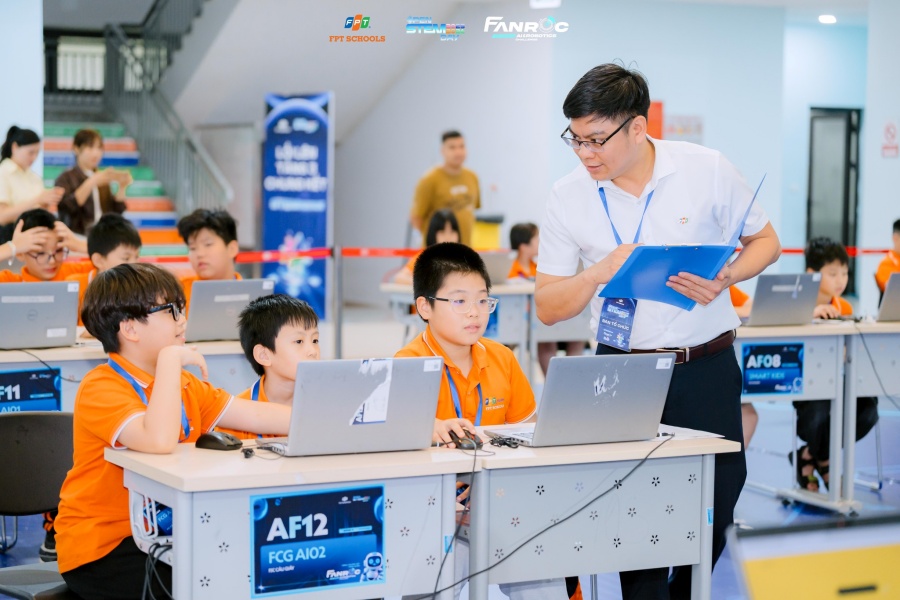 Học sinh FPT School Cầu Giấy đạt 5 giải thưởng lớn tại Open STEM Day 2025 - 2026 1 FPT School Cau Giay Ngay hoi Open STEM Day 1 1