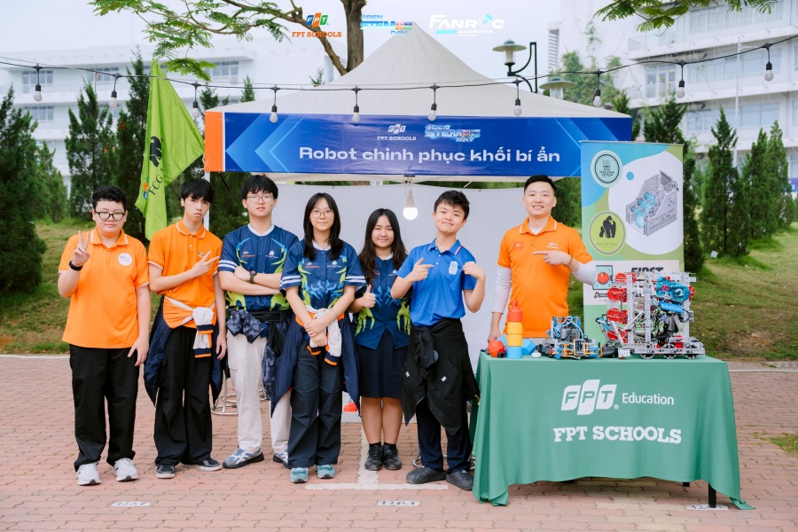 Học sinh FPT School Cầu Giấy đạt 5 giải thưởng lớn tại Open STEM Day 2025 - 2026 2 FPT School Cau Giay Ngay hoi Open STEM Day 4 1