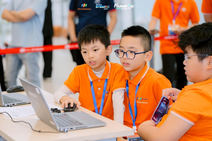 Học sinh FPT School Cầu Giấy đạt 5 giải thưởng lớn tại Open STEM Day 2025 - 2026 3 FPT School Cau Giay Ngay hoi Open STEM Day 6 1