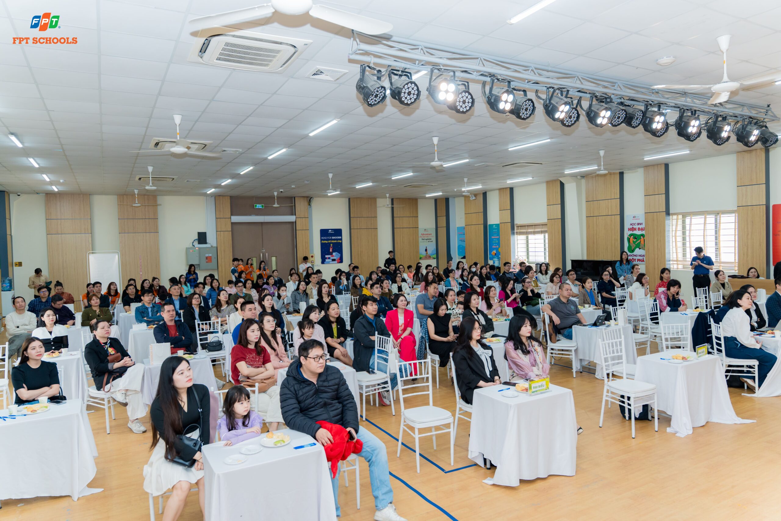 FPT Schools Cầu Giấy đồng hành cùng ba mẹ và các con gỡ rối nỗi lo trước ngưỡng cửa THCS 7 FPT Schools Cau Giay Talkshow The Belong Noi con thuoc ve 6 scaled