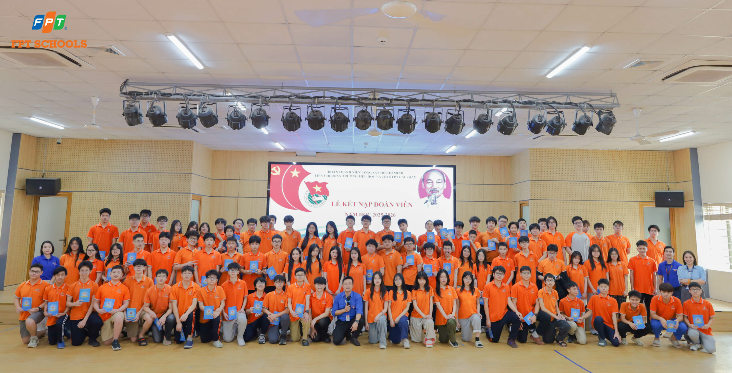 Trang trọng và đầy tự hào trong Lễ kết nạp Đoàn cho 94 học sinh ưu tú khối 9 tại FPT School Cầu Giấy  | FPT Schools