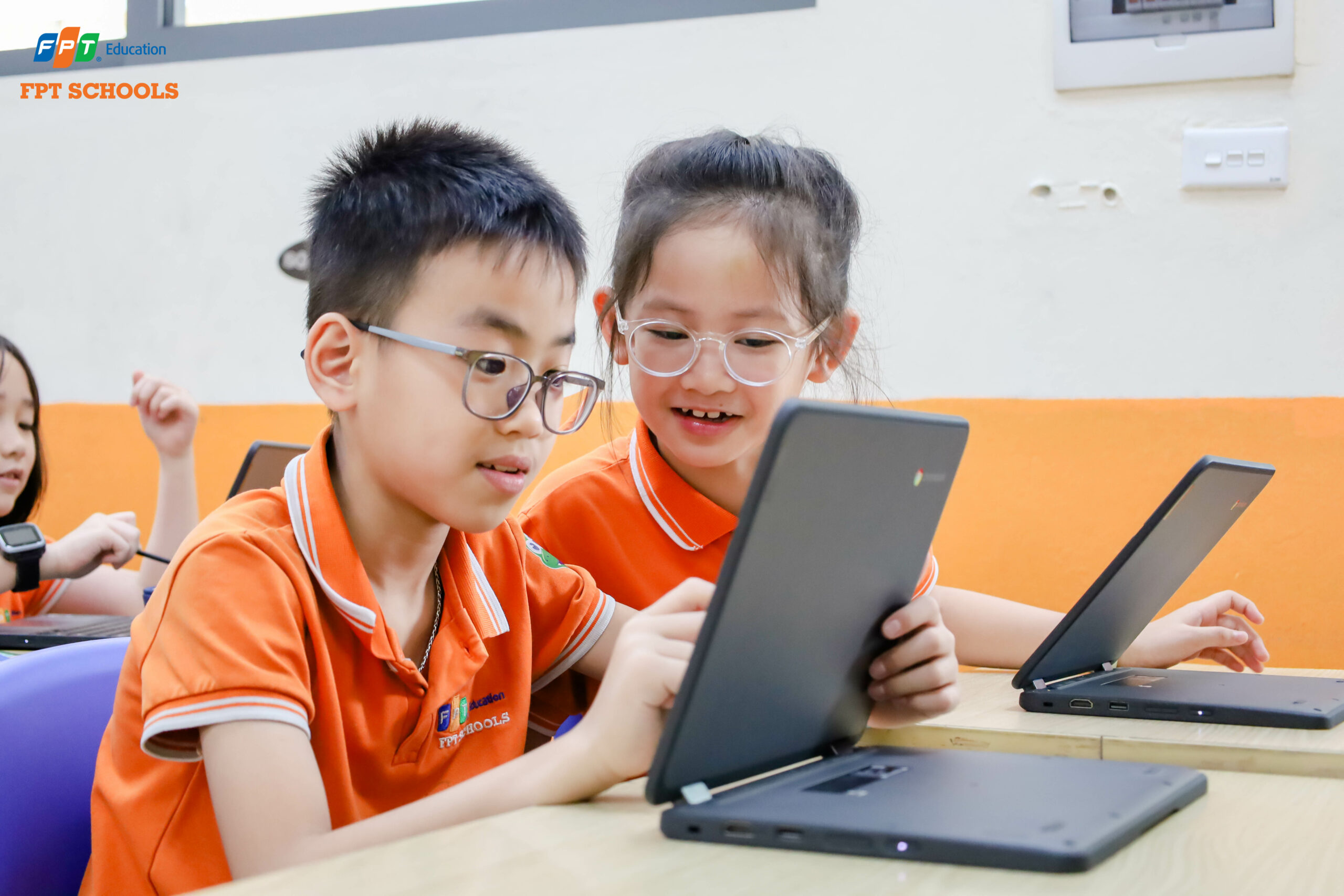 Thông qua môn học Công Nghệ 4.0 học sinh THCS FPT tự lập trình và chủ động sáng tạo thiết kế các vấn đề thực tiễn