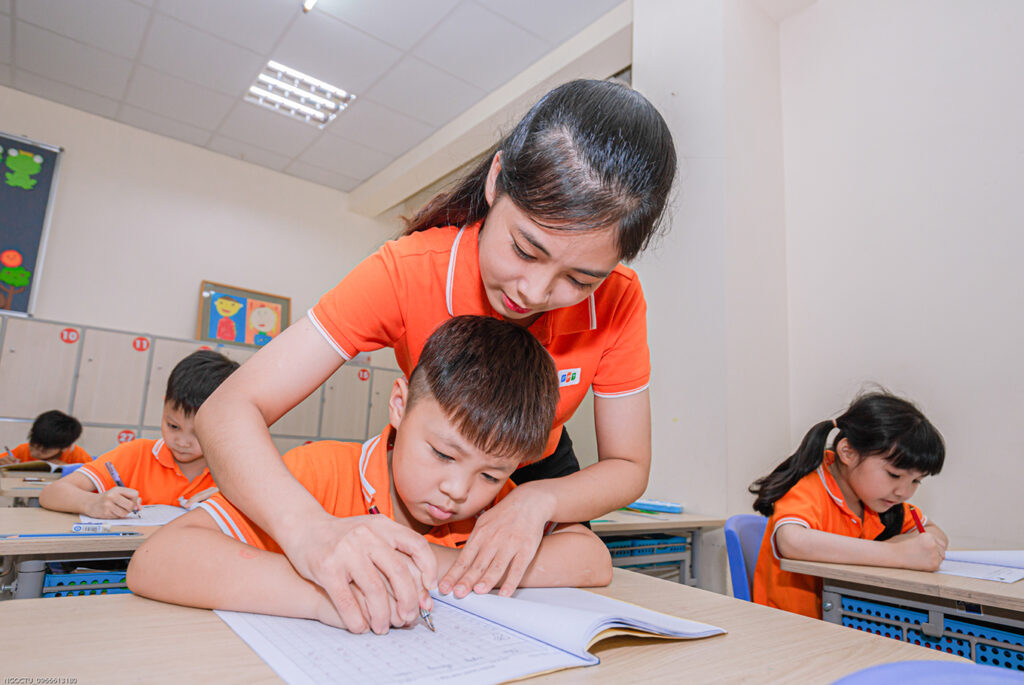 Tiếng Việt là môn học “bản lề”, đóng vai trò vô cùng quan trọng đối với học sinh lớp 1