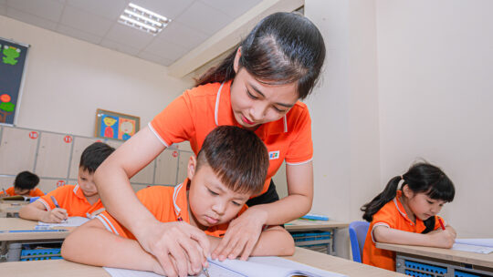 Tiếng Việt là môn học “bản lề”, đóng vai trò vô cùng quan trọng đối với học sinh lớp 1