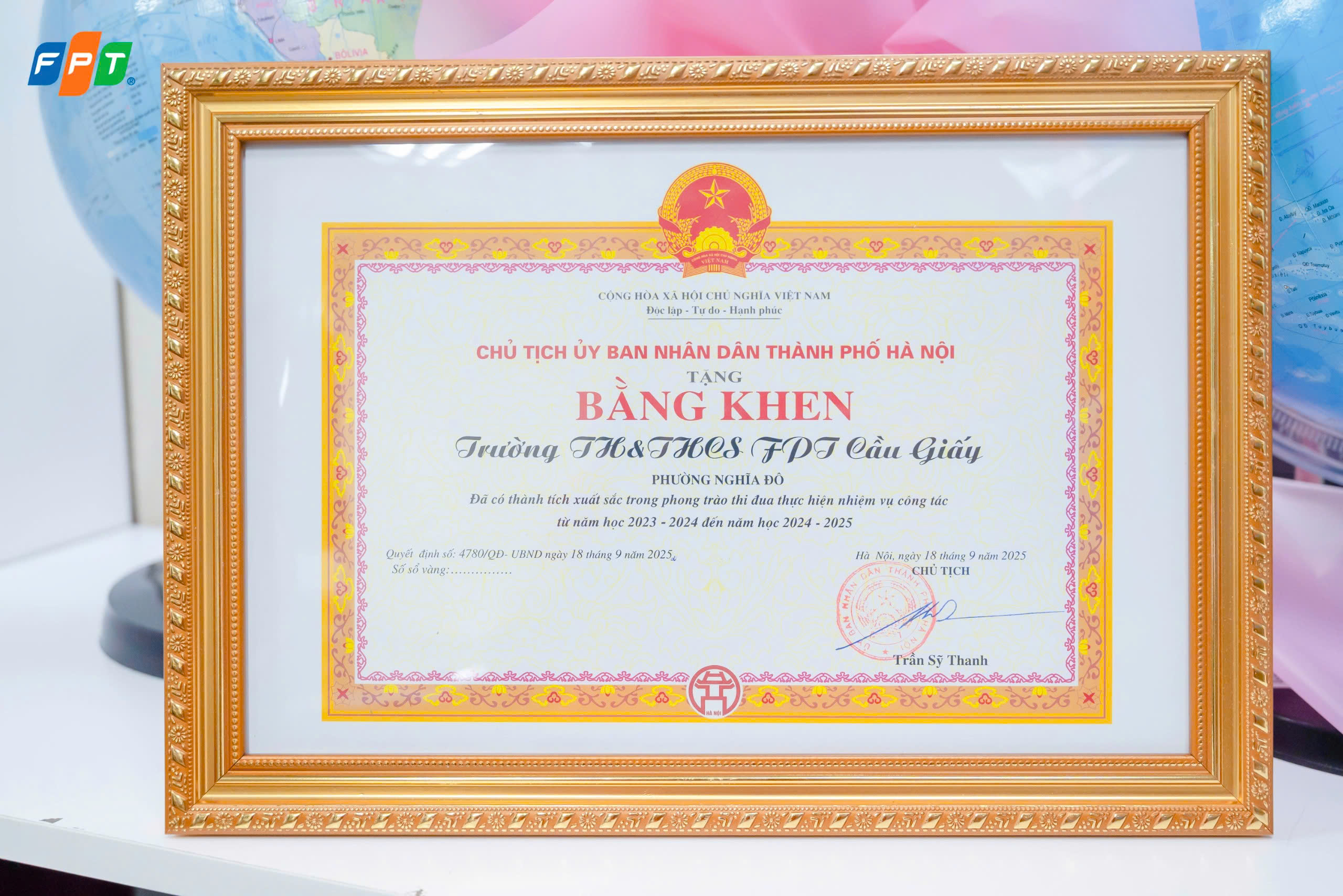 FPT Schools Cầu Giấy nhận bằng khen của Chủ tịch UBND TP Hà Nội - Khẳng định thành tích xuất sắc 2 năm liên tiếp 1 z7225620179121 7d378302879216bcf3de70ac93889396